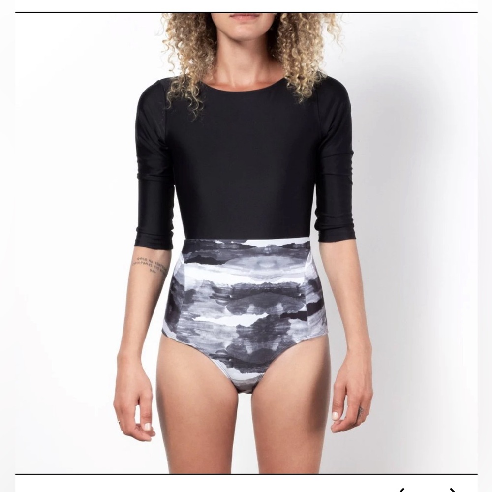 Ninefoot Studios high quality surf suit 3/4 sleeve size S